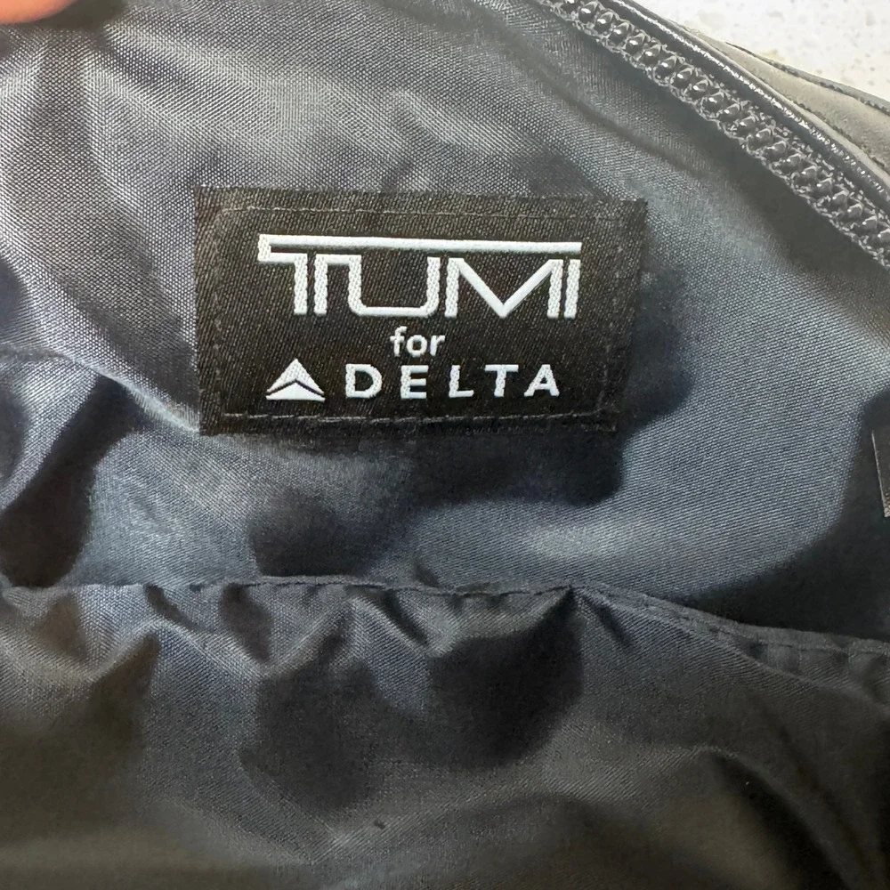TUMI for Delta Black Ballistic Nylon Airline Amenity Kit Travel Pouch‎ Set